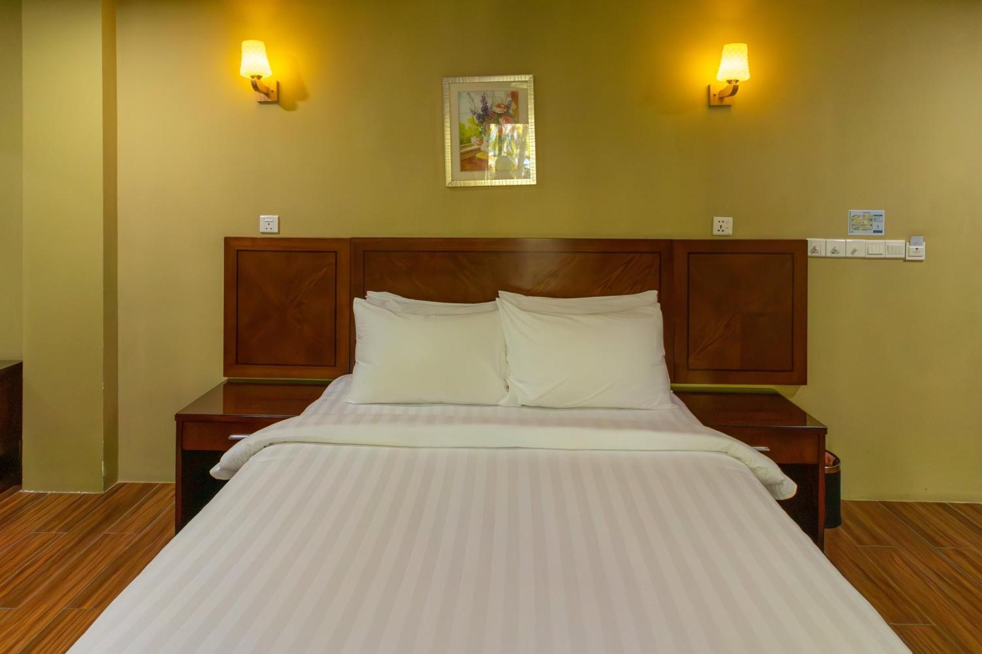 Blue Wave Hotel Maldives- Same Sea, Same Sand Same Sun Like Resorts Kudahuvadhoo Exterior photo